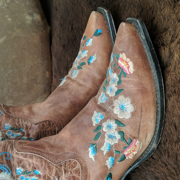 MACIE BEAN Rose Garden distressed leather floral embroidered cowgirl boots sz 8 - Picture 11 of 16